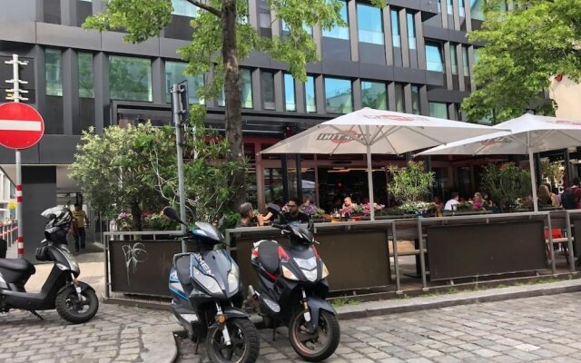 Blueberry Living City Apartment