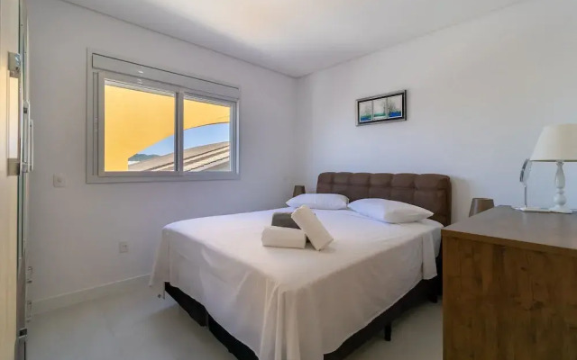 Cozy Apartment 3 Minutes From the Beach Cmi0301