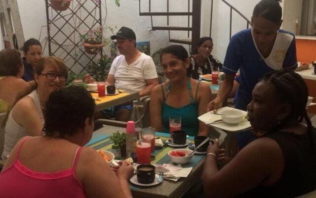 Hostal 1811 - Hostel
