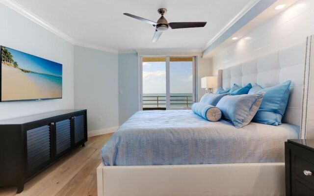 Beachfront Condo With 180-degree Views and Pool