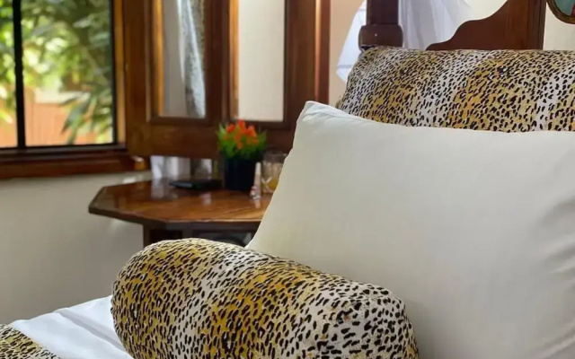 Lux Suites Tembo Court Apartments