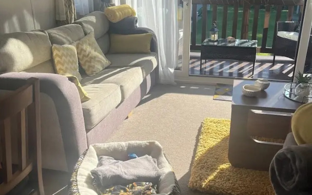 Seaside Escape - Cayton Bay Cabin