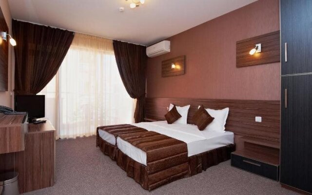 Отель Коралл (Korall) 3* (Крым: Евпатория) - бронирование номеров 2025, цены на