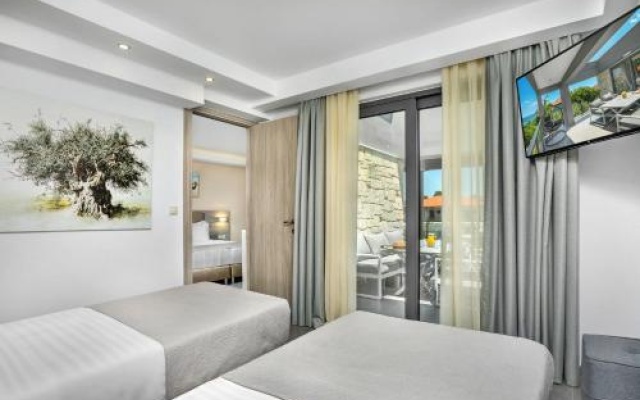 Newstory Suites Possidi