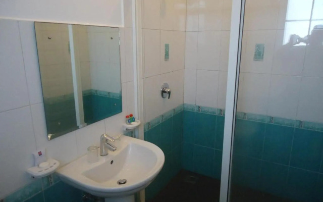 Global Towers Hotel & Suites
