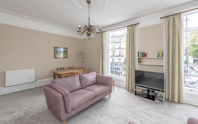 Spacious Maisonette with Parking - 10 mins walk from Bath Abbey - 2 Bed & 2 Bath