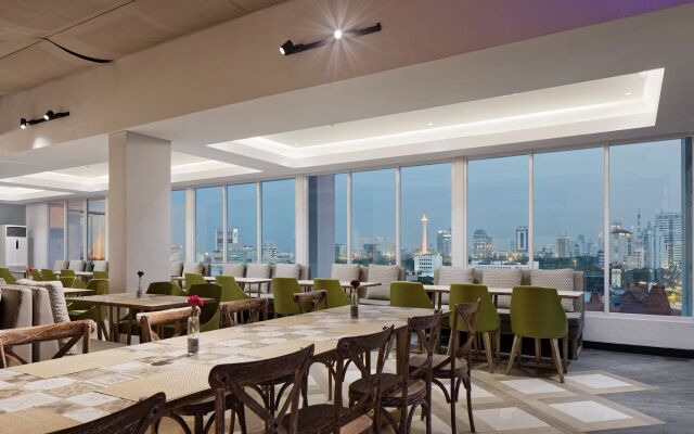 MaxOneHotels.com at Platinum Hayam Wuruk Jakarta