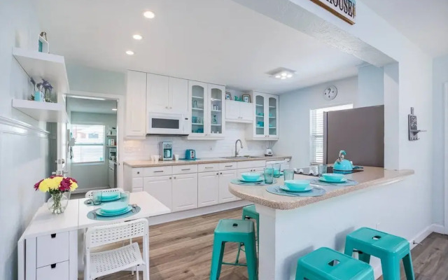 Modern Grove Beautiful 3 Bedroom Home