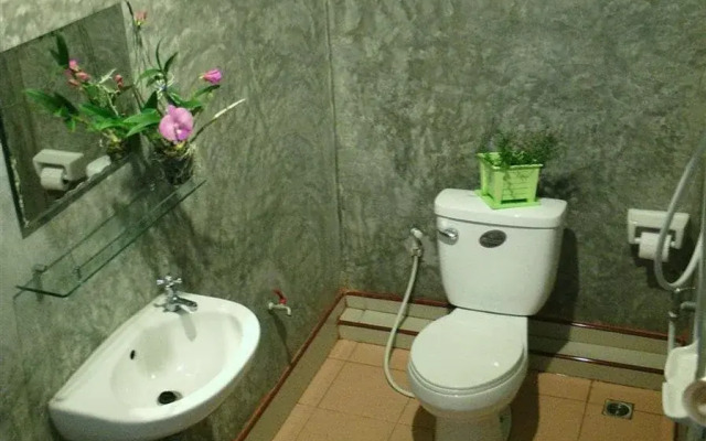 Tonkong Guesthouse & Restaurant