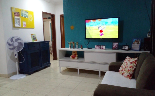 Casa confortável com churrasqueira, wifi e piscina estrutural