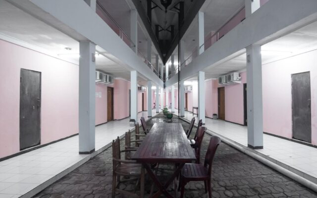 Hotel Graha Dinar by Reddoorz