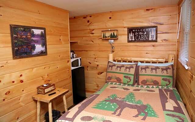 Rowe's Adirondack Cabins of Schroon Lake