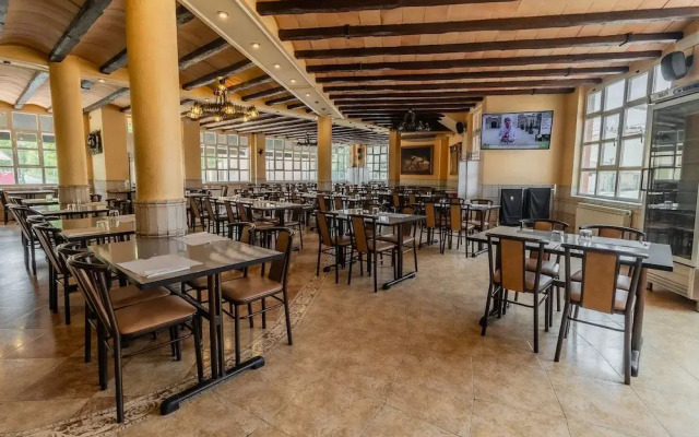 Hostal Restaurante La Buena Villa by Vivere Stays