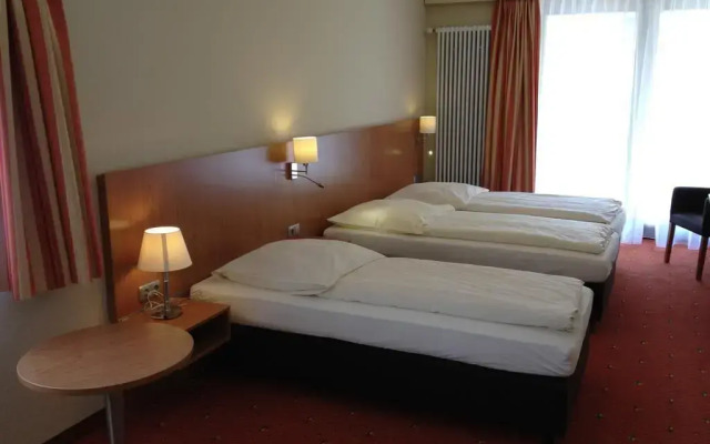 Europark Hotel International