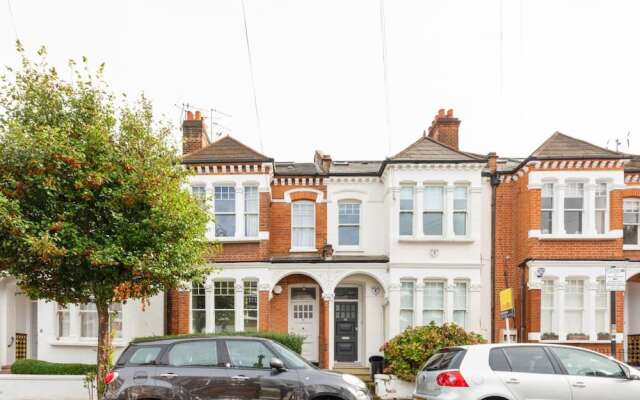 Stunning 2 Bed Apt W Garden in Clapham