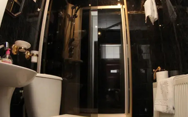 Orpheus Hostel and Apartments