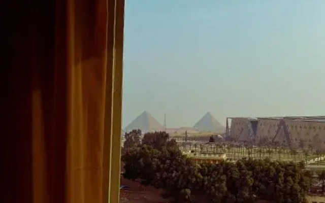 5mins away from the Pyramids