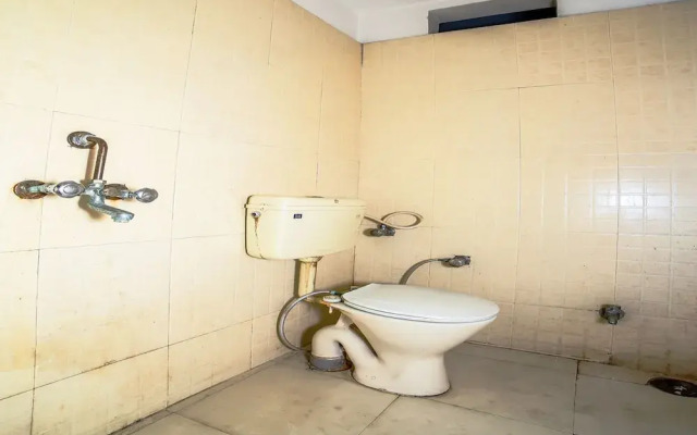 OYO 15248 Hotel Shreemaa