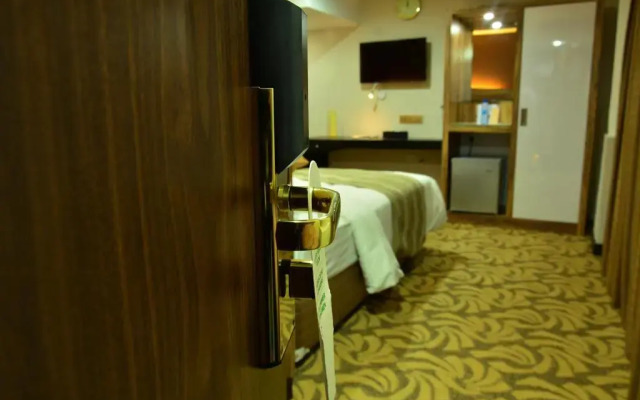 Pearl City Hotel