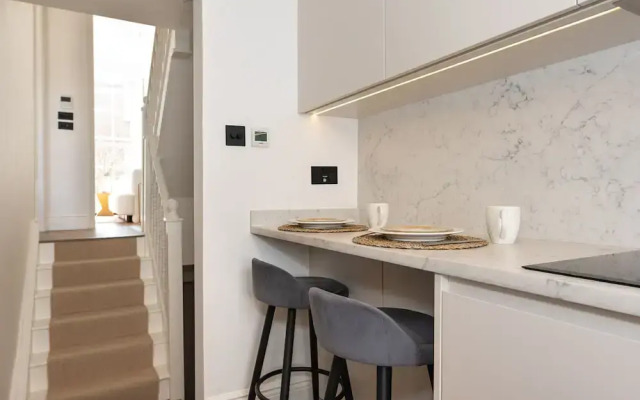 Elegant and Bright 3-bed Flat Near Sloane Square