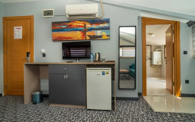 216 Palace Suite