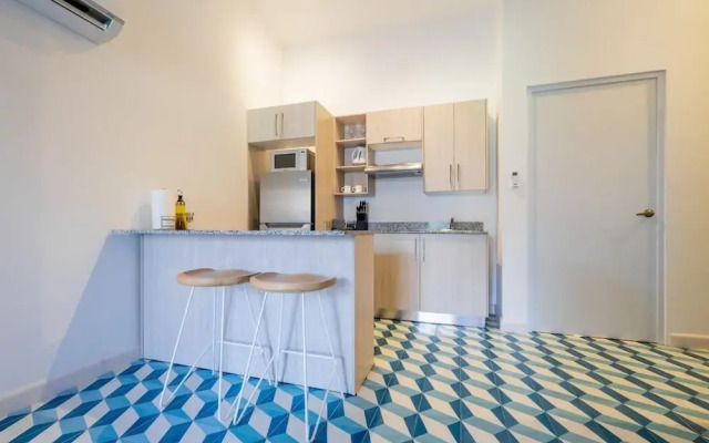 w Outstanding 1BR in Santa Ana