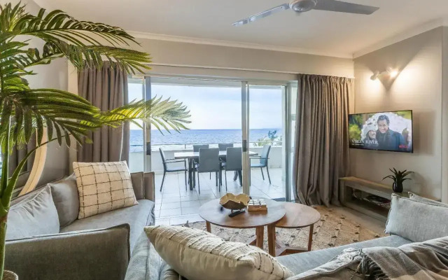 Martinique at Beachfront Apartment in Shakas Rock