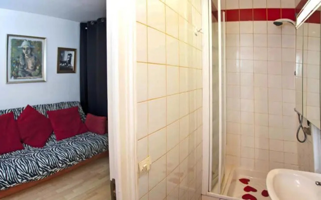 Cozy Montmartre Studio