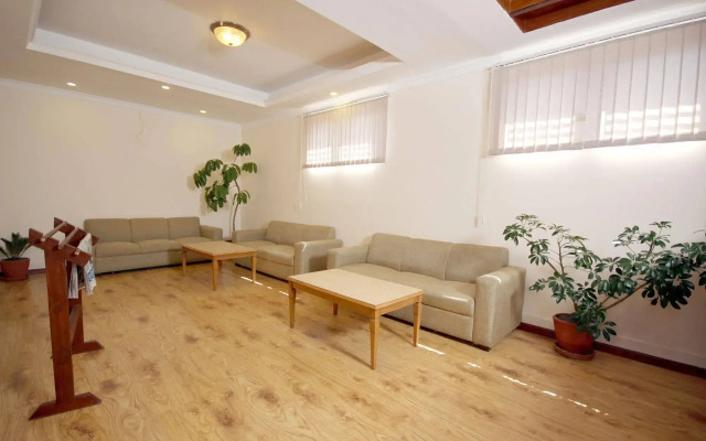 Hotel Holiday House