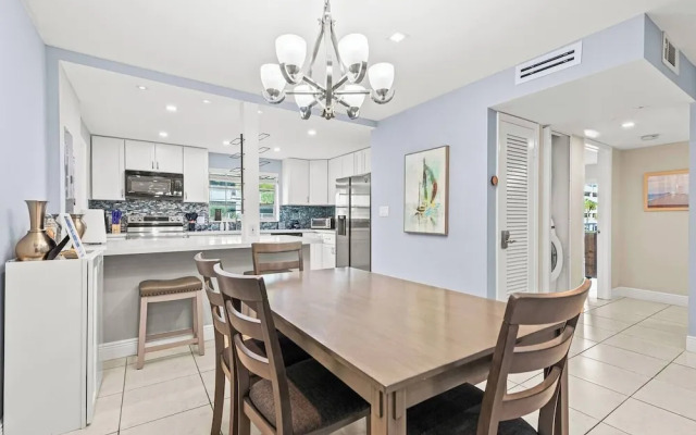 Beach, Pool; Las Olas Getaway