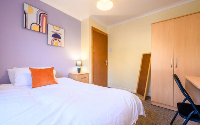 Fawr Place by  Tŷ SA