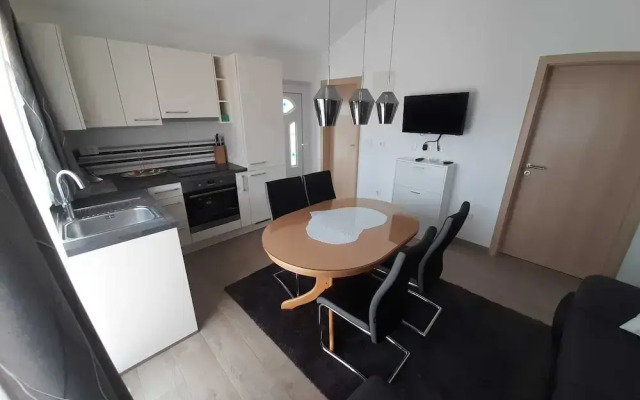 Cozy Apartments With Private Balcony Vinisce