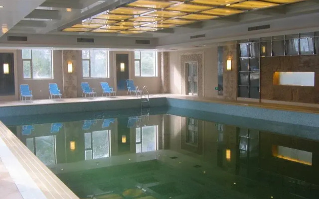 Zhiyin Lotus Lake Hotel