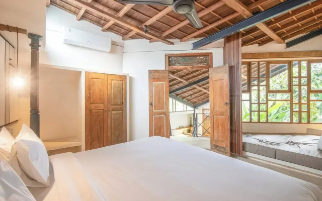 Modern 2-br Art Deco Villa, 800m From the Beach
