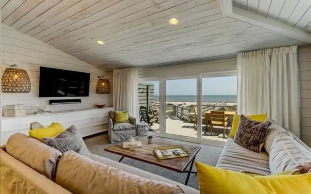 Yellow Oceanfront Hotel Room With Spectacular View of Atlantic Ocean by Redawning