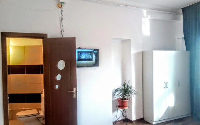 Central Bright Modern Studio