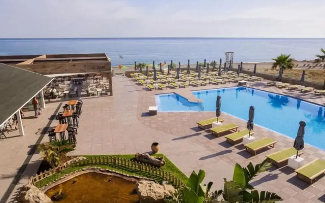 Enorme Eanthia Beach