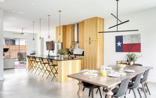 Melody by AvantStay | Peloton included, sleek home, Austin