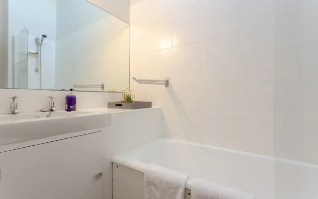 Amazing 2 Bedroom House in Putney