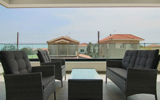 Phaedrus Living: City View Anna Residence 102