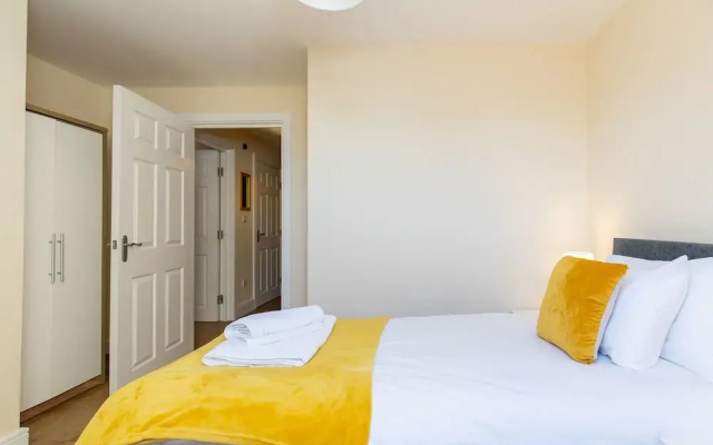 Velvet 1-bedroom Penthouse, Clockhouse, Hoddesdon