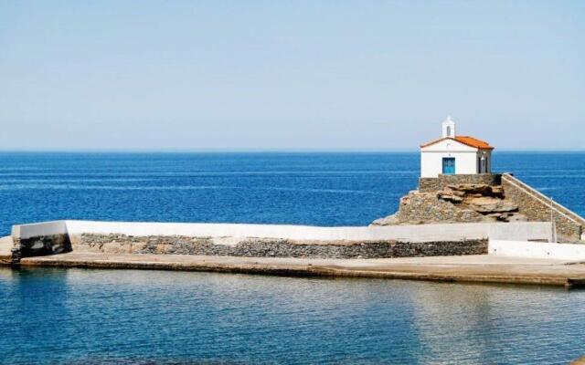Stylish, Cozy 2-BDR Flat in Andros Town