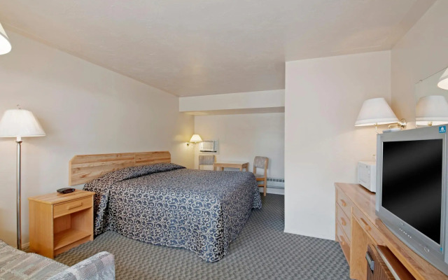 Canadas Best Value Desert Inn & Suites Cache Creek