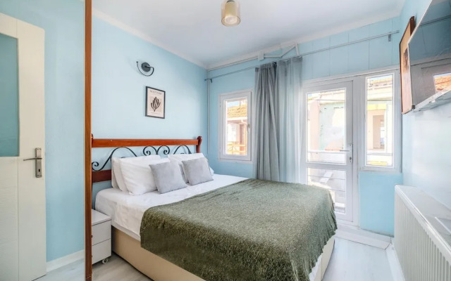 Villa With Terrace Right by the Sea in Urla