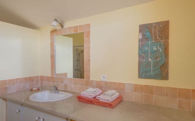 Secluded Holiday Home in Rustrel With Swimming Pool