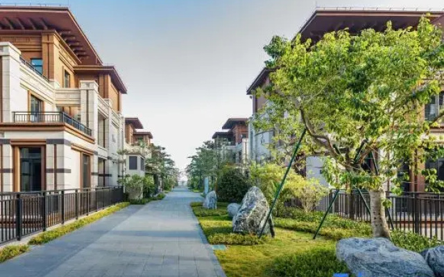 Zhonghai Vacation Homestay (Shantounan Railway Zhonghai Golden Coast Water Park)