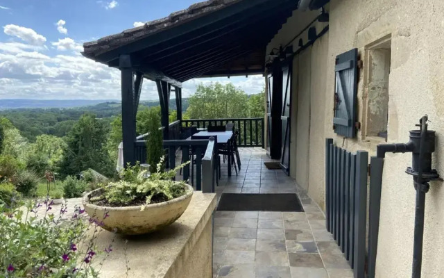 Beautifully Renovated House With Private Pool