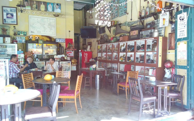 Discovery Cafe and Guesthouse