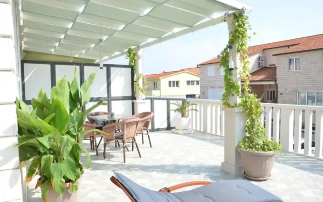 Dami - 100m From the sea - A4 Wind