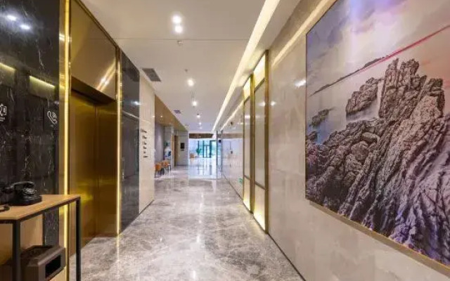 Atour Hotel (Shenzhen Guangming New Town Phoenix City Metro Station)
